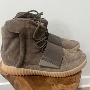 Size 10.5 - adidas Yeezy Boost 750 Chocolate Suede Gum (BY2456)